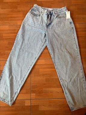 Good American Light Wash Blue Mom Jeans